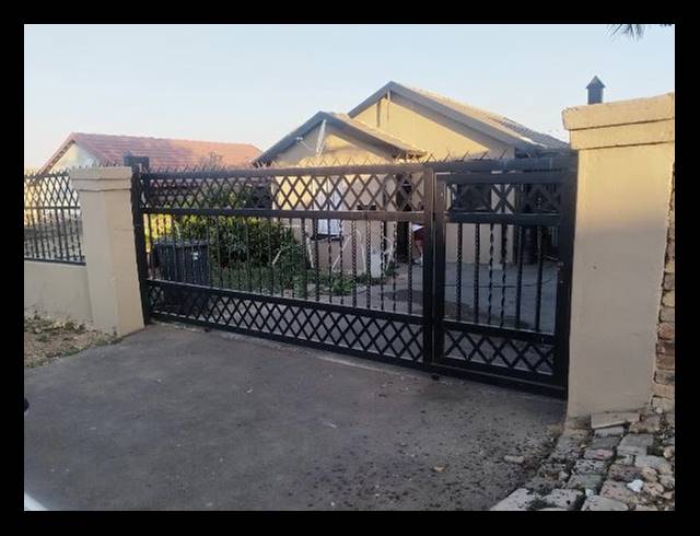 5 BEDROOM HOUSE FOR SALE IN OLIEVENHOUTBOS